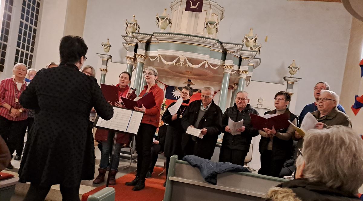 Harmonie-Liederkranz singt für
Frieden, Foto T. Appun Ein Herz für Taiwan, Foto C. Appun