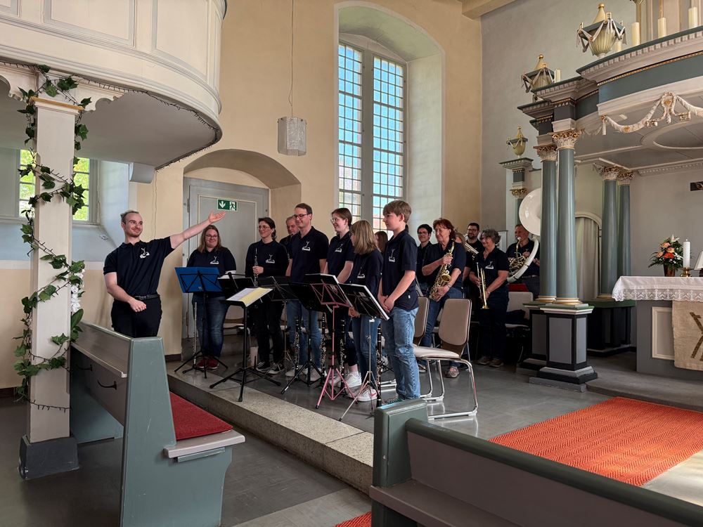 MTV-Orchester 17,5 in der Herrhäuser Kirche, Fotos: Zintgraf und Hoyer. 