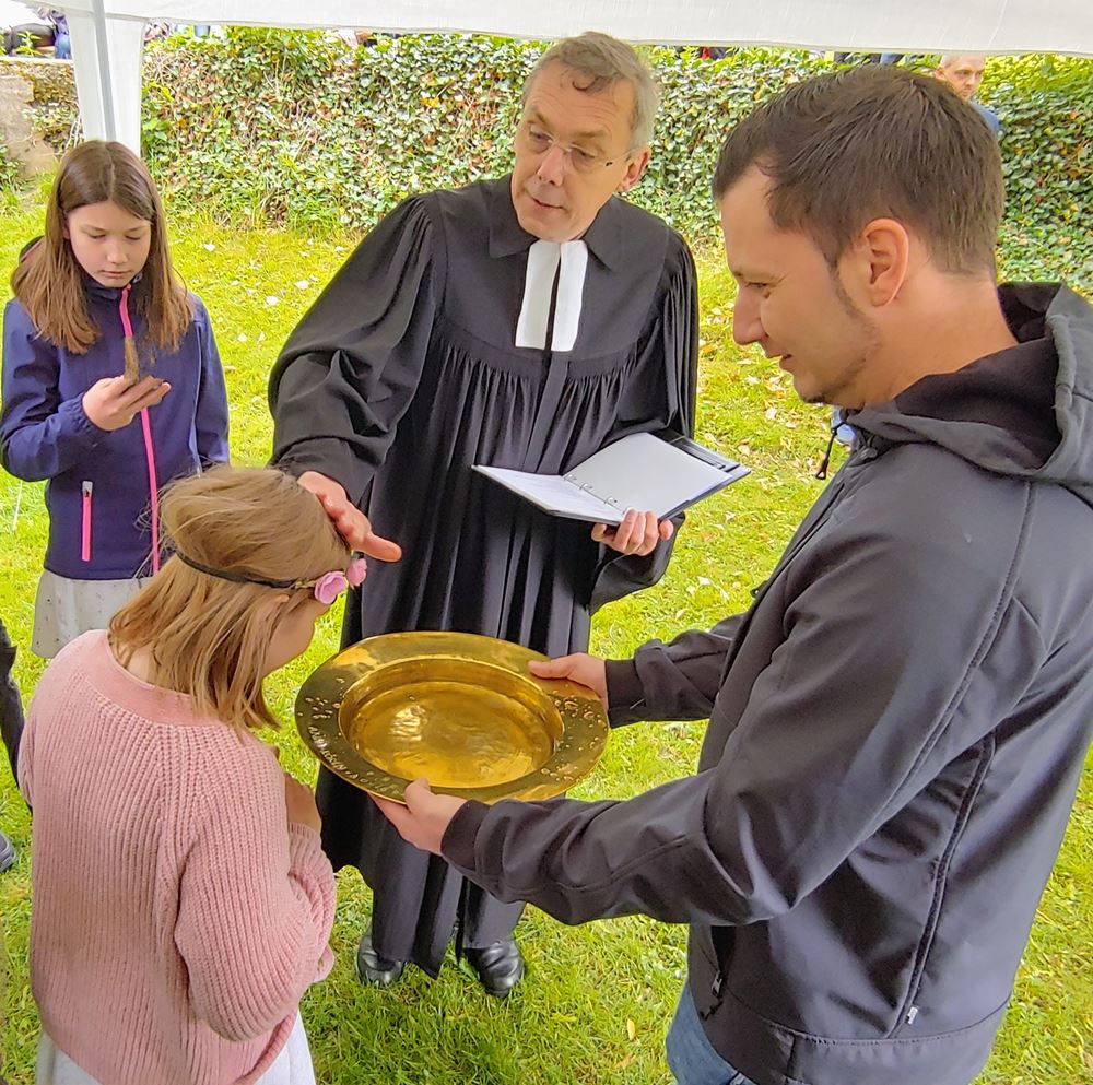 Tauffest an der Nettequelle, in der Kirche und am DGH Herrhausen, Fotos: Loske, Appun, Zintgraf, Dürkop Tauffest an der Nettequelle, in der Kirche und am DGH Herrhausen, Fotos: Loske, Appun, Zintgraf, Dürkop