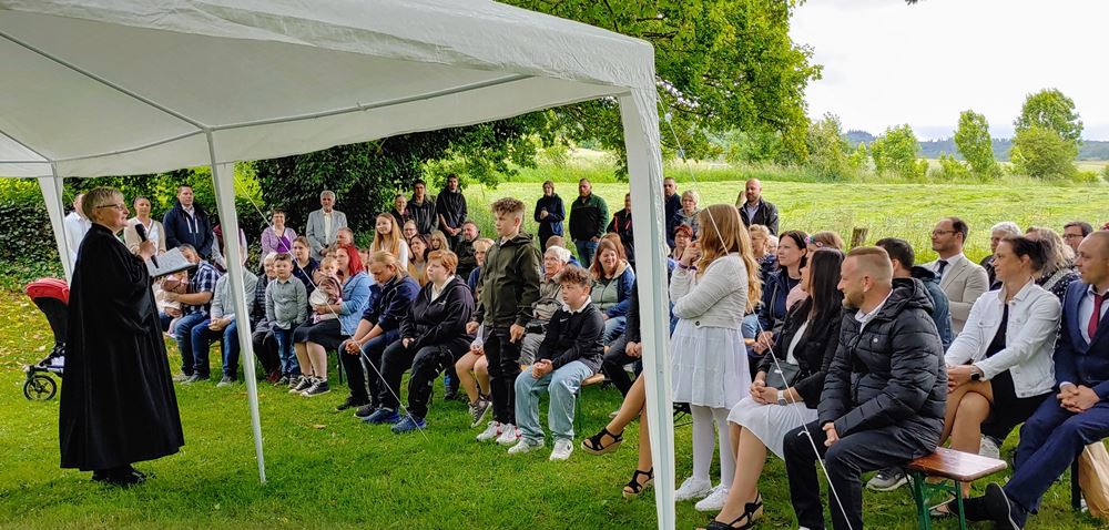 Tauffest an der Nettequelle, in der Kirche und am DGH Herrhausen, Fotos: Loske, Appun, Zintgraf, Dürkop Tauffest an der Nettequelle, in der Kirche und am DGH Herrhausen, Fotos: Loske, Appun, Zintgraf, Dürkop
